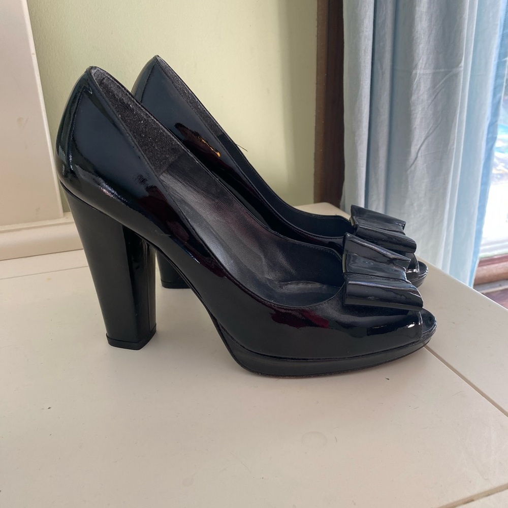 Stuart Weitzman Black Patent Leather Platform Heel and Bow Detail Size 8